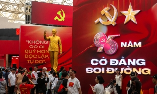 95 năm cờ Đảng soi đường, 80 năm đất nước gian khổ mà vinh quang