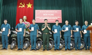 Bộ Chỉ huy quân sự tỉnh Bắc Ninh bàn giao 198 xe mô tô 2 bánh cho Ban Chỉ huy quân sự cấp xã