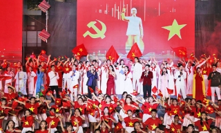 Bắc Ninh: Rực rỡ sắc màu chương trình nghệ thuật và pháo hoa mừng Quốc khánh 2/9