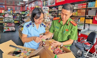Bắc Ninh: Phát hiện số lượng lớn bánh Trung thu nhập lậu