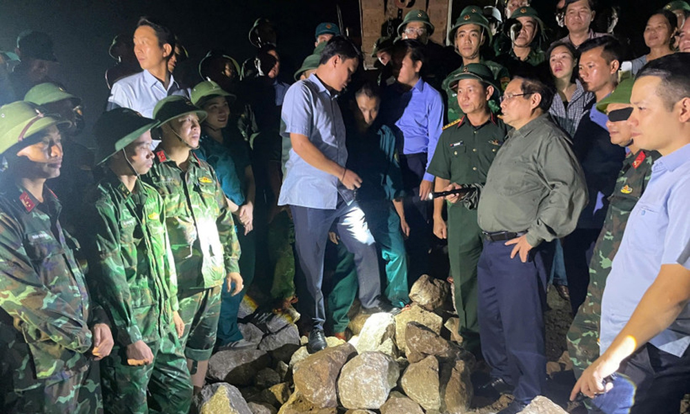  Thủ tướng Phạm Minh Chính kiểm tra công tác khắc phục hậu quả bão số 10 tại Ninh Bình