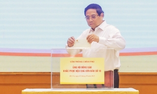 Thủ tướng và lãnh đạo Chính phủ quyên góp ủng hộ đồng bào bị thiệt hại do bão lũ