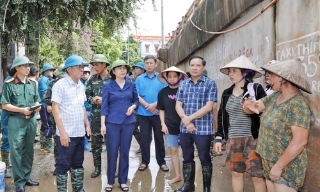 Phó Chủ tịch Thường trực HĐND tỉnh Trần Thị Hằng: Bảo đảm an toàn cho người dân và lực lượng cứu hộ