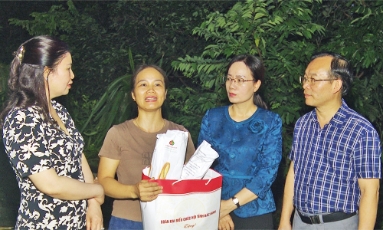  Đoàn Đại biểu Quốc hội tỉnh hỗ trợ khẩn cấp người dân xã Đồng Kỳ bị ảnh hưởng bởi mưa lũ