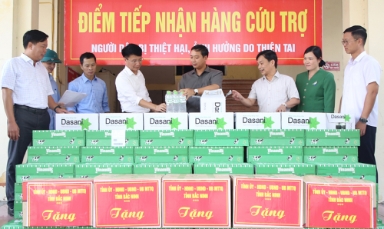  Chủ tịch HĐND tỉnh Nguyễn Việt Oanh kiểm tra công tác khắc phục hậu quả mưa lũ tại phường Vân Hà