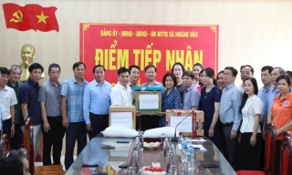 Ngành Giáo dục Hà Nội trao hơn 100 tấn hàng hỗ trợ trường học vùng lũ Bắc Ninh