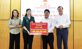Tỉnh Vĩnh Long trao 1 tỷ đồng hỗ trợ Nhân dân tỉnh Bắc Ninh khắc phục thiệt hại sau bão lũ