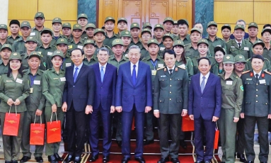  Tổng Bí thư Tô Lâm gặp mặt các tập thể, cá nhân lực lượng tham gia bảo vệ an ninh, trật tự ở cơ sở tiêu biểu, xuất sắc