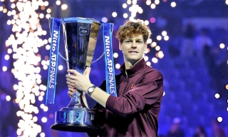 Đánh bại Alcaraz, Sinner lần thứ hai liên tiếp vô địch ATP Finals