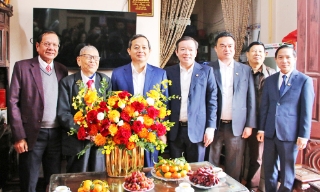 Chủ tịch UBND tỉnh Phạm Hoàng Sơn thăm, chúc mừng các Nhà giáo Nhân dân