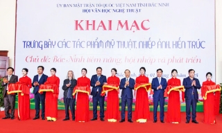 Khai mạc trưng bày mỹ thuật, nhiếp ảnh và kiến trúc với chủ đề “Bắc Ninh tiềm năng, hội nhập và phát triển”