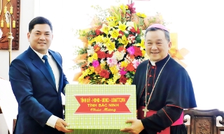 Bí thư Tỉnh ủy Nguyễn Hồng Thái chúc mừng Tòa Giám mục Bắc Ninh nhân lễ Giáng sinh