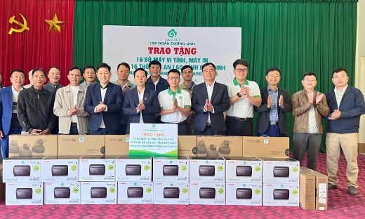 Tập đoàn Dương Linh trao tặng 16 bộ máy tính cho các thôn xã An Lạc