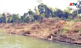 Sạt lở nghiêm trọng bờ sông Cầu qua xã Hoàng Vân, đe dọa an toàn khu dân cư