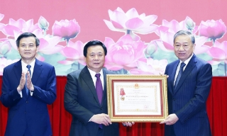 Gắn công tác nghiên cứu lý luận, đào tạo cán bộ với thực tiễn phát triển đất nước