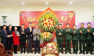 Thường trực Tỉnh ủy chúc Tết Bộ Chỉ huy quân sự tỉnh và Công an tỉnh 