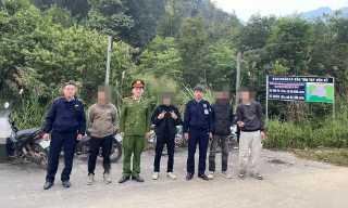 Công an xã Tây Yên Tử hỗ trợ tìm kiếm, đưa 4 du khách bị lạc trong rừng về nơi an toàn