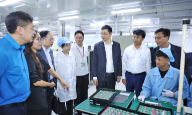  Phó Bí thư Tỉnh ủy Trần Huy Phương thăm, kiểm tra tình hình sản xuất tại một số doanh nghiệp, địa phương