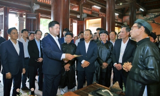 Bí thư Tỉnh ủy Nguyễn Hồng Thái thăm Trung tâm Bảo tồn tranh dân gian Đông Hồ