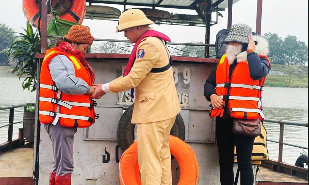 Không chủ quan khi tham gia giao thông đường thủy