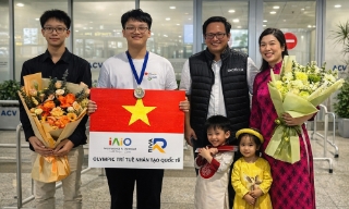 Nam học sinh Việt Nam giành Huy chương Bạc Olympic Trí tuệ nhân tạo quốc tế