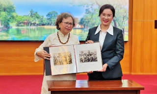 Khu Di tích Phủ Chủ tịch tiếp nhận ảnh tư liệu về Chủ tịch Hồ Chí Minh