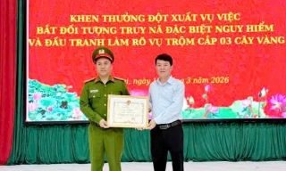 Khen thưởng tập thể, cán bộ Công an phường Đa Mai lập chiến công xuất sắc