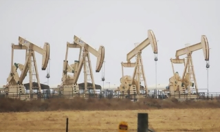 Giá dầu hạ nhiệt trước các nỗ lực tăng nguồn cung