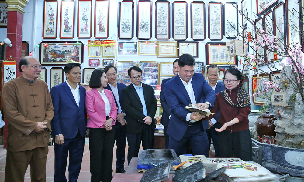 Bí thư Tỉnh ủy Nguyễn Hồng Thái thăm Trung tâm Bảo tồn tranh dân gian Đông Hồ