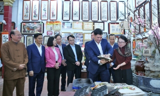 Bí thư Tỉnh ủy Nguyễn Hồng Thái thăm Trung tâm Bảo tồn tranh dân gian Đông Hồ