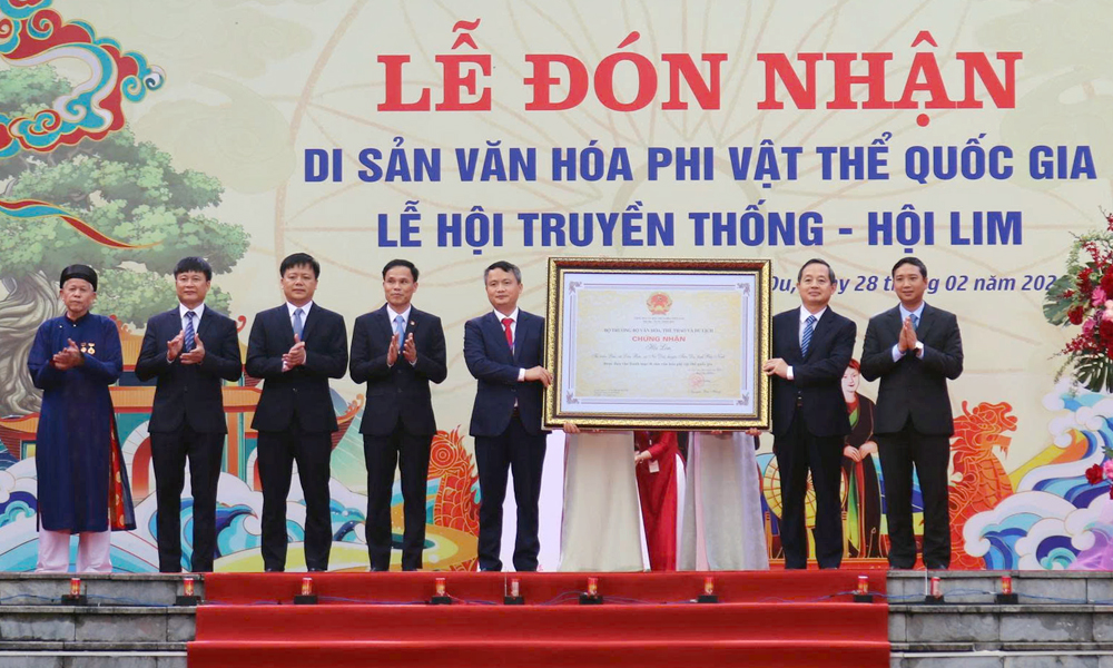 Bắc Ninh: Hàng nghìn người dân, du khách dự lễ công bố Hội Lim là Di sản văn hóa phi vật thể quốc gia 