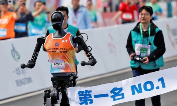 Vận động viên và robot sẽ so tài tại giải half marathon ở Trung Quốc