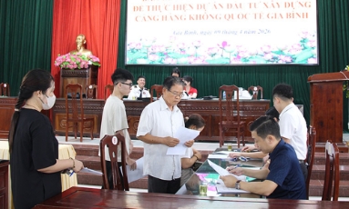  149 hộ được chi tiền thưởng khi bàn giao sớm đất ở để thực hiện dự án Cảng hàng không quốc tế Gia Bình