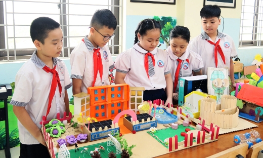 Nữ sinh lớp 5 đam mê công nghệ