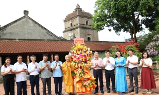 Chủ tịch UBND tỉnh Bắc Ninh Phạm Hoàng Sơn chúc mừng chức sắc Phật giáo nhân Đại lễ Phật đản 