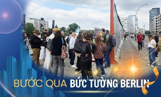 Bước qua Bức tường Berlin