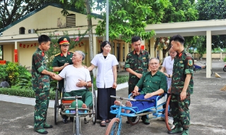 Bắc Ninh: 120 cán bộ, học viên Trường Sỹ quan Chính trị tri ân thương, bệnh binh tại Thuận Thành