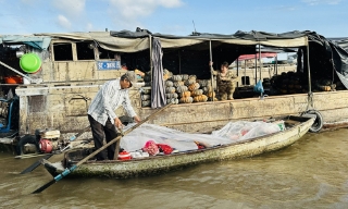 Bồng bềnh chợ nổi Cái Răng