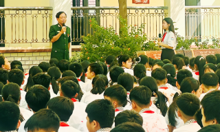 Truyền lửa cách mạng cho thế hệ trẻ