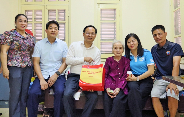  Lãnh đạo tỉnh Bắc Ninh thăm động viên các hộ dân tạm cư thuộc dự án sân bay Gia Bình
