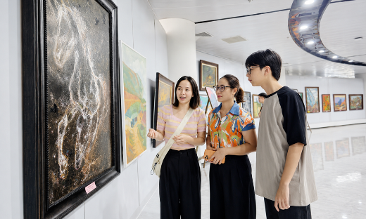 Họa sĩ Nguyễn Ngọc Mai: Kể chuyện văn hóa Việt bằng sơn mài