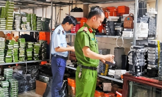 Ngăn hàng giả từ cửa hàng đến “chợ mạng”