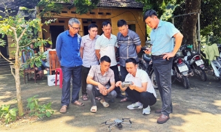 Tổ bảo vệ rừng ở xã An Lạc tự trang bị flycam để hỗ trợ giám sát rừng Khe Rỗ