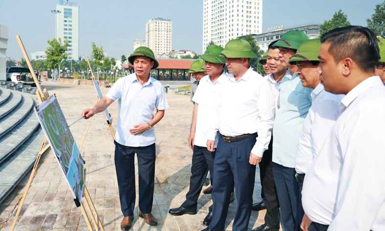  Bí thư Tỉnh ủy Nguyễn Hồng Thái kiểm tra công tác chuẩn bị khánh thành Công viên Văn Miếu