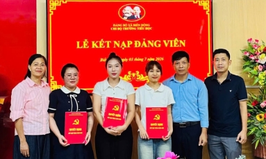  Đảng bộ xã Biển Động kết nạp đảng viên mới vượt chỉ tiêu