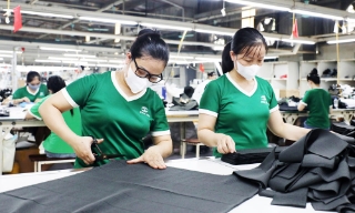 Khí thế mới trên các dây chuyền sản xuất