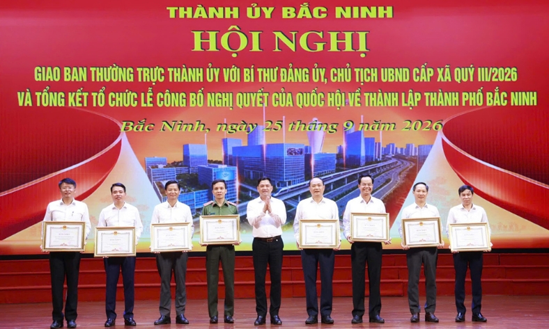  Khen thưởng 84 tập thể cá nhân có thành tích xuất sắc trong xây dựng đề án thành lập thành phố Bắc Ninh