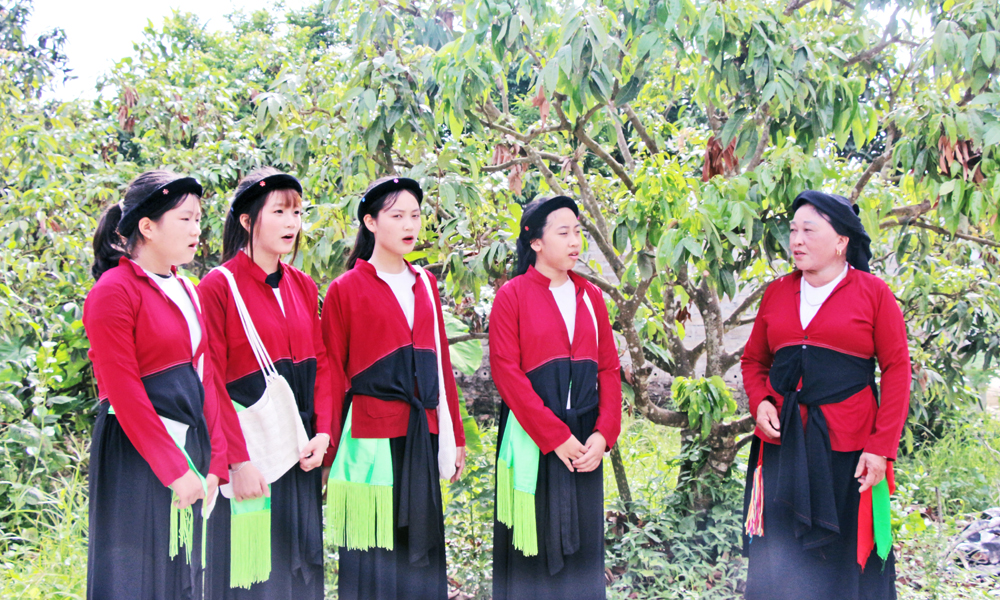  Truyền dạy điệu hát Soọng cô