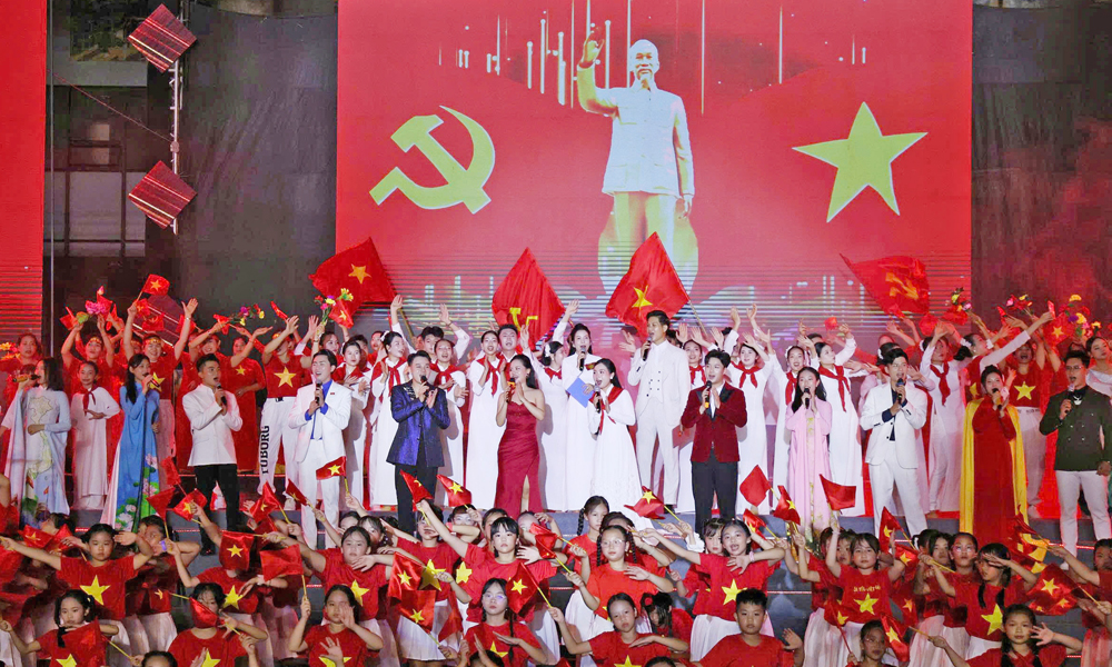  Khúc ca dâng Đảng