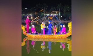 Hát quan họ trên thuyền tại Hồ Nguyên Phi Ỷ Lan